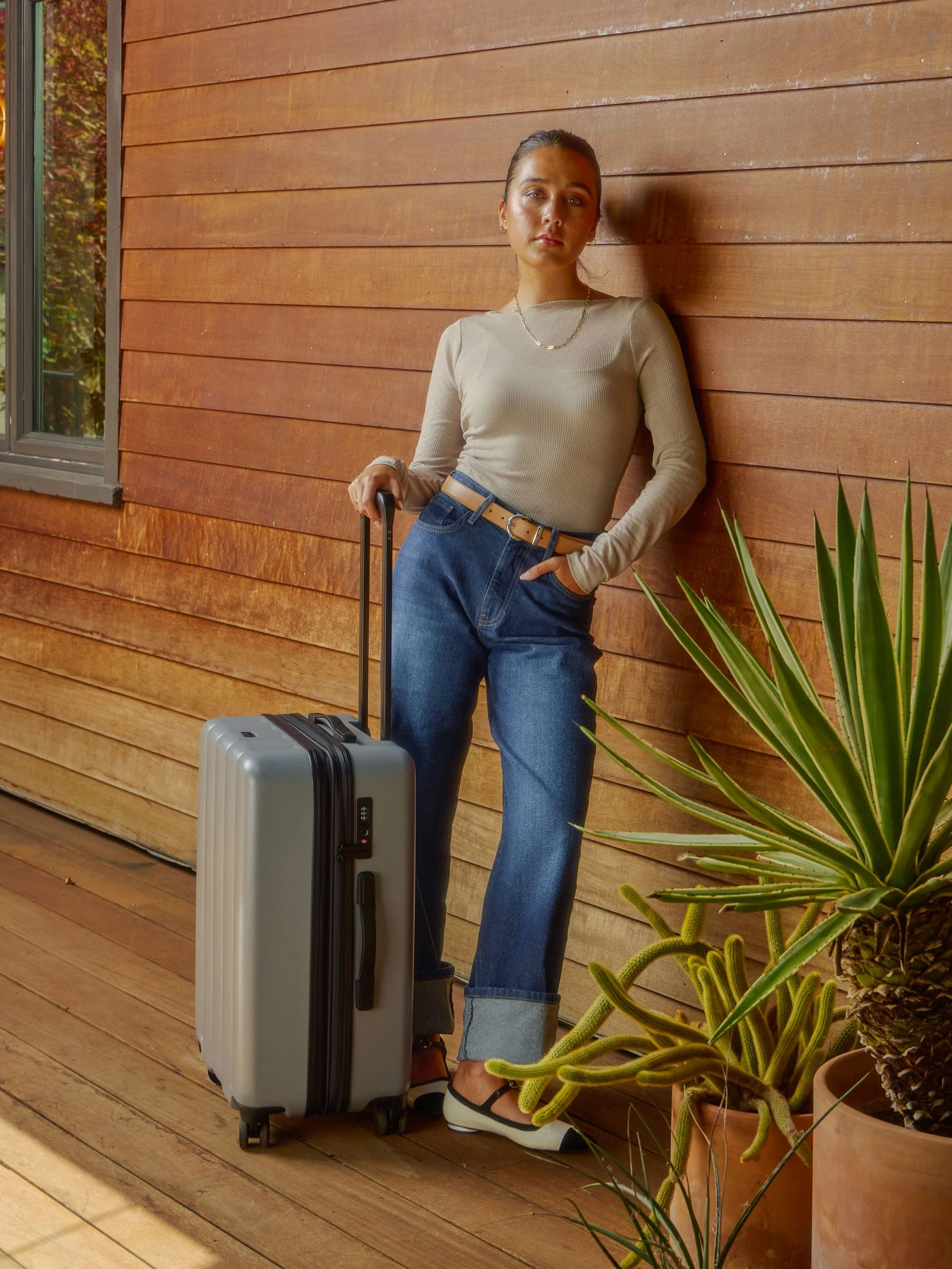 Evry Medium Luggage - Image 19