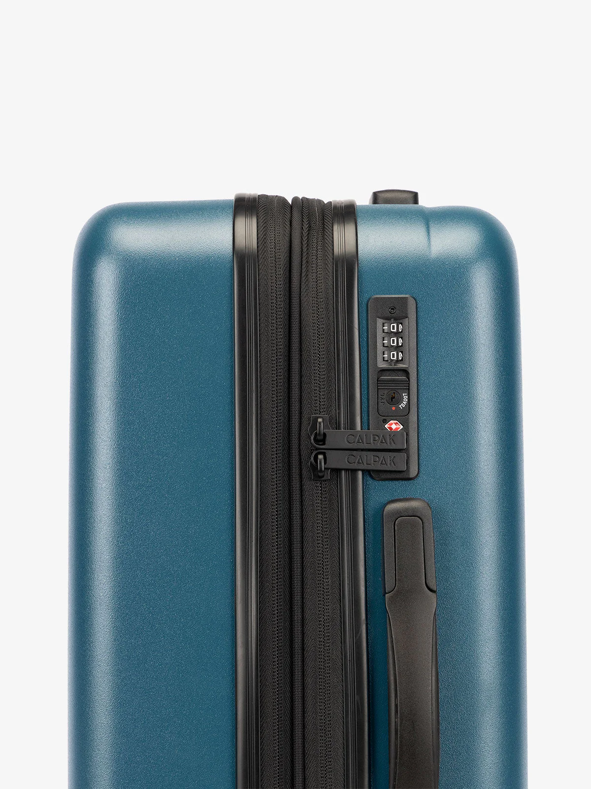 Evry Medium Luggage - Image 30