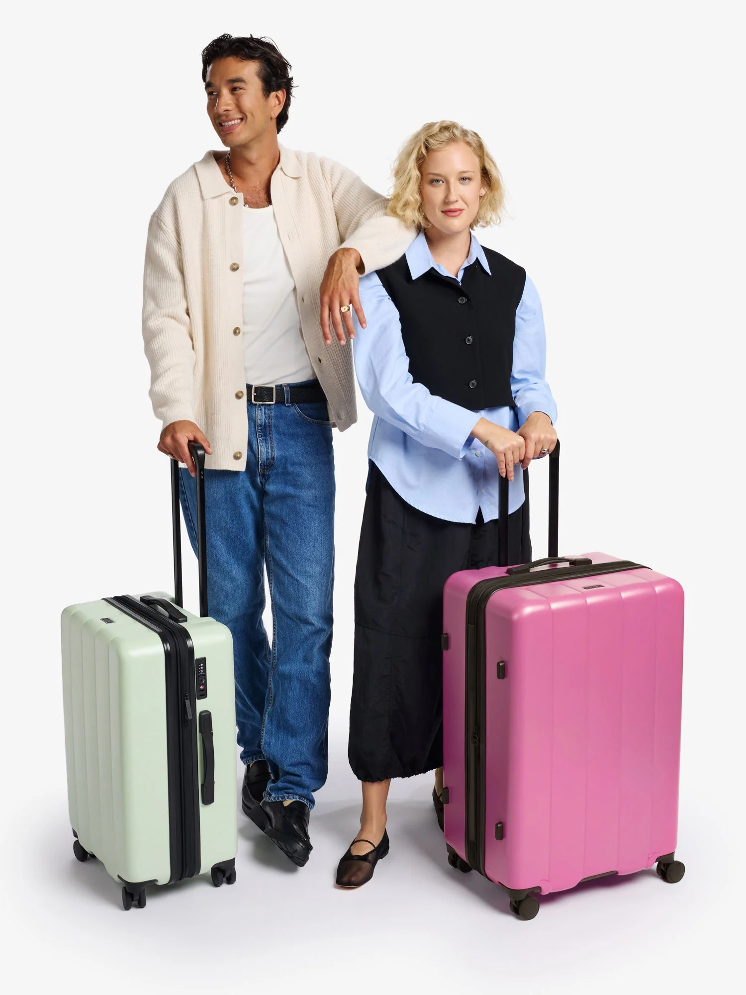 Evry Medium Luggage - Image 47