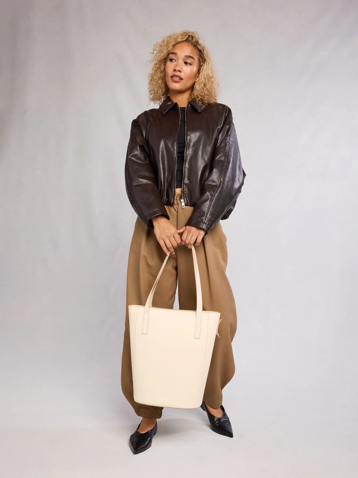 Haven 14" Laptop Bucket Bag - Image 27