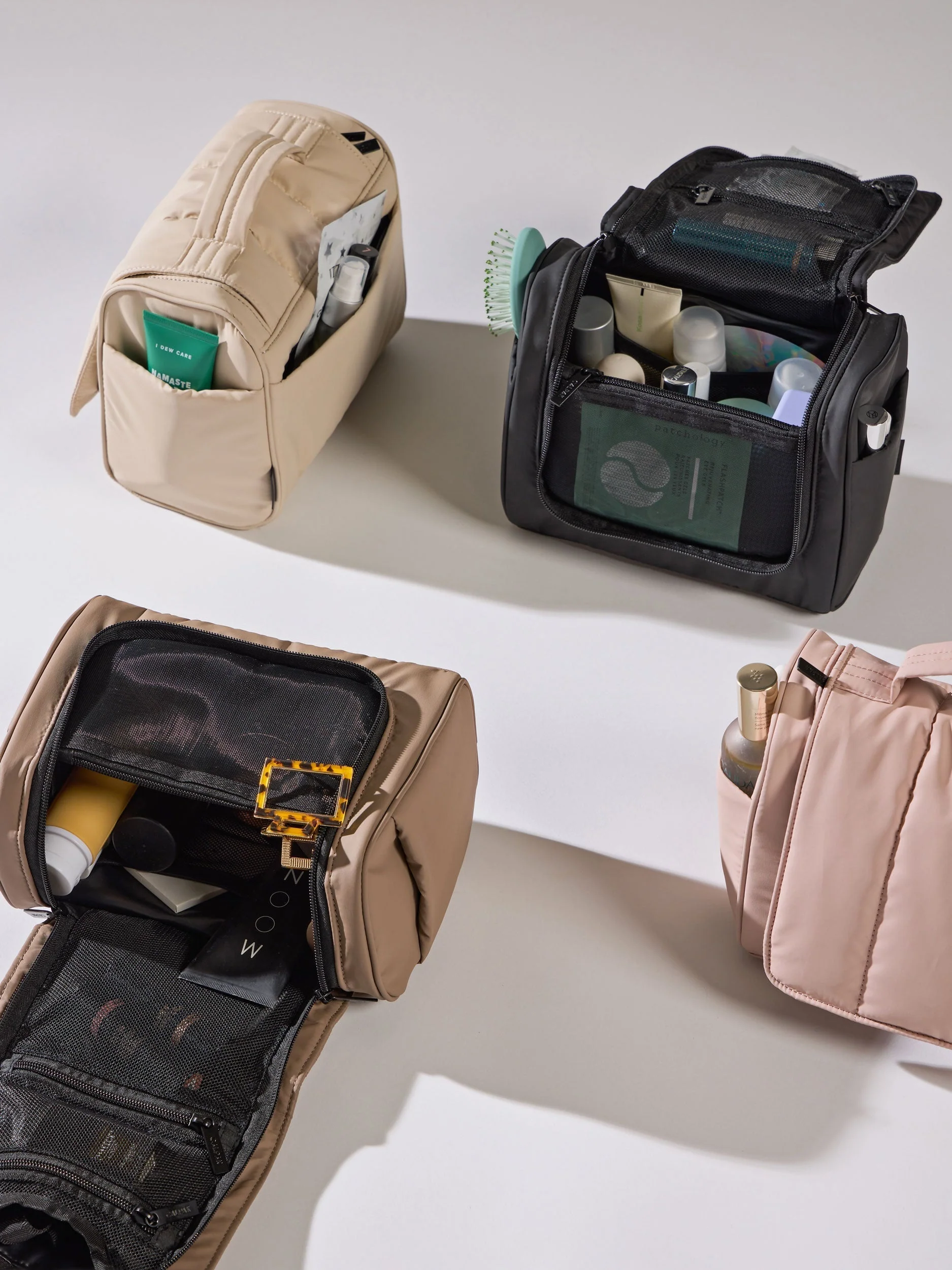 Luka Hanging Toiletry Bag - Image 4